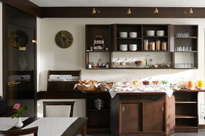 Free daily buffet breakfast