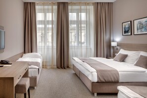 In-room safe, desk, free cribs/infant beds, rollaway beds - Florenc Hotel (Prague)