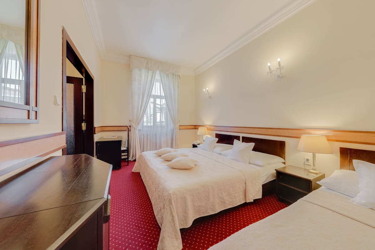 Classic Triple Room, Non Smoking, Courtyard View