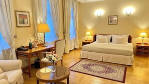 Hypo-allergenic bedding, minibar, in-room safe, free WiFi - Hotel Louren (Prague)