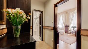 Classic dubbelrum eller tvÄbÀddsrum - icke-rökare | Allergitestade sÀngklÀder, minibar och vÀrdeförvaringsskÄp pÄ rummet