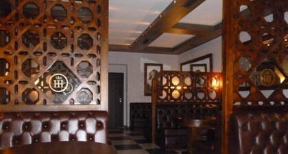 Henry Praga Center Boutique Hotel