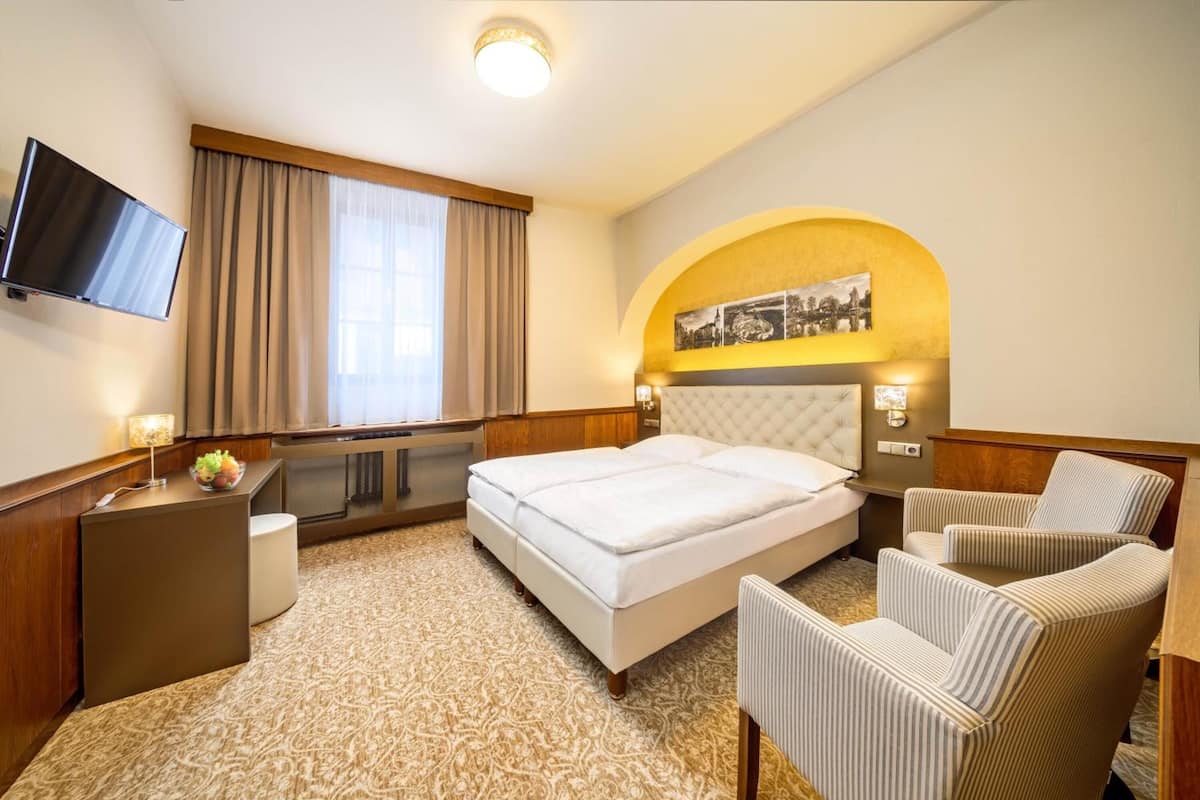 Minibar, in-room safe, free WiFi