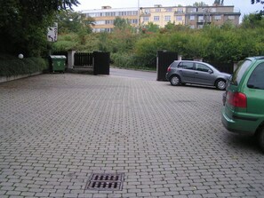 Estacionamiento: 10 por día