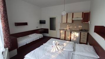 1 bedroom, in-room safe, desk, laptop workspace