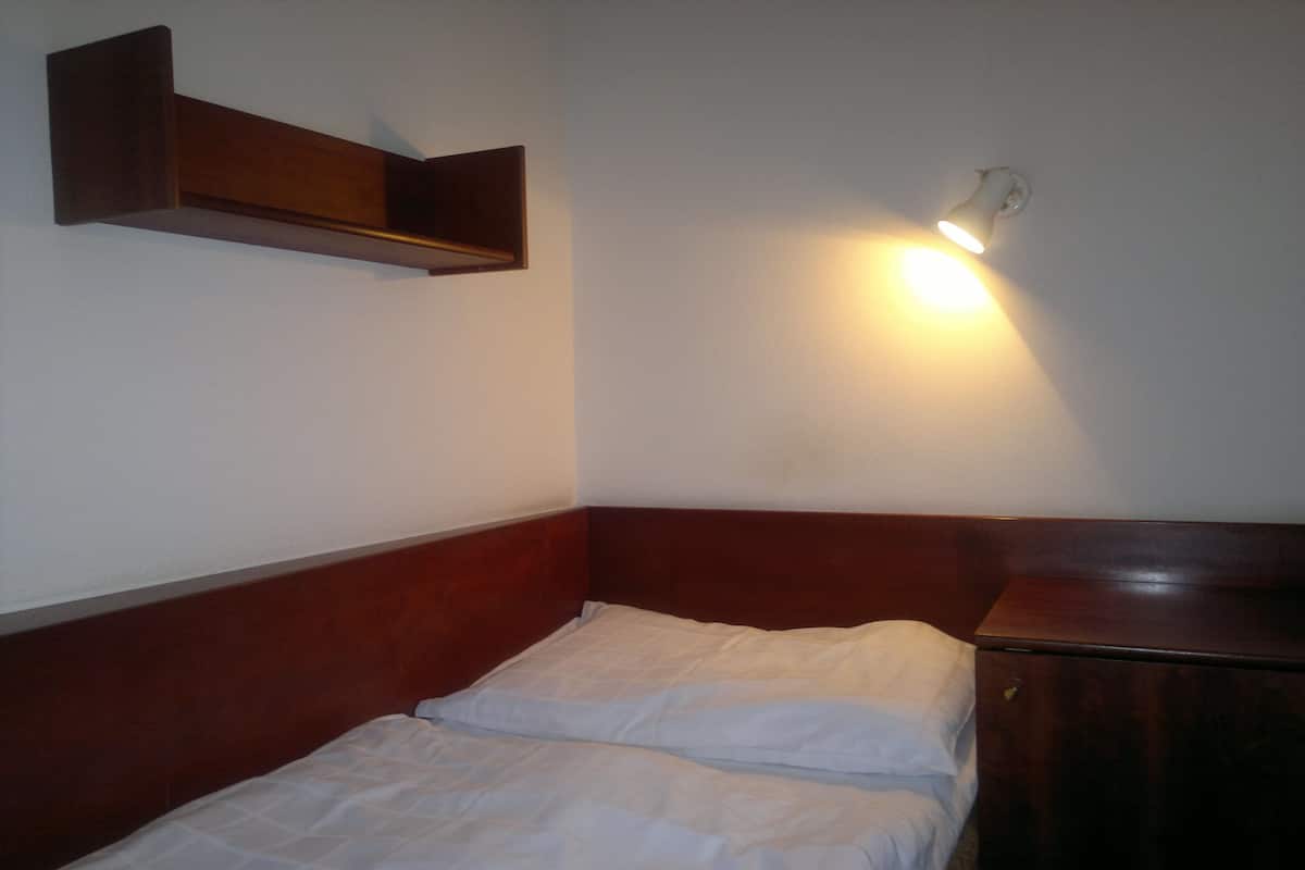 Kamar Single | 1 kamar tidur, brankas, meja kerja, dan ruang kerja ramah laptop
