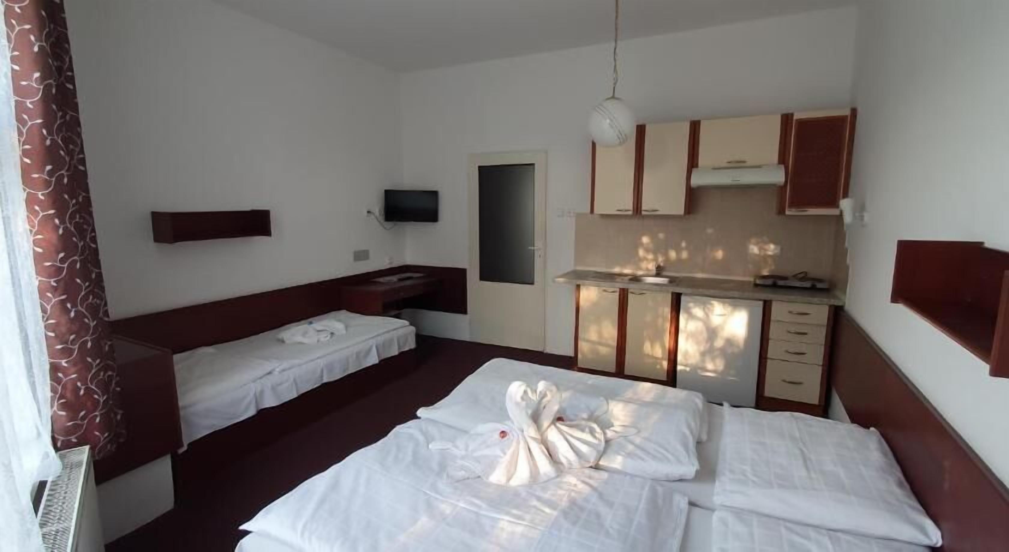 1 bedroom, in-room safe, desk, laptop workspace