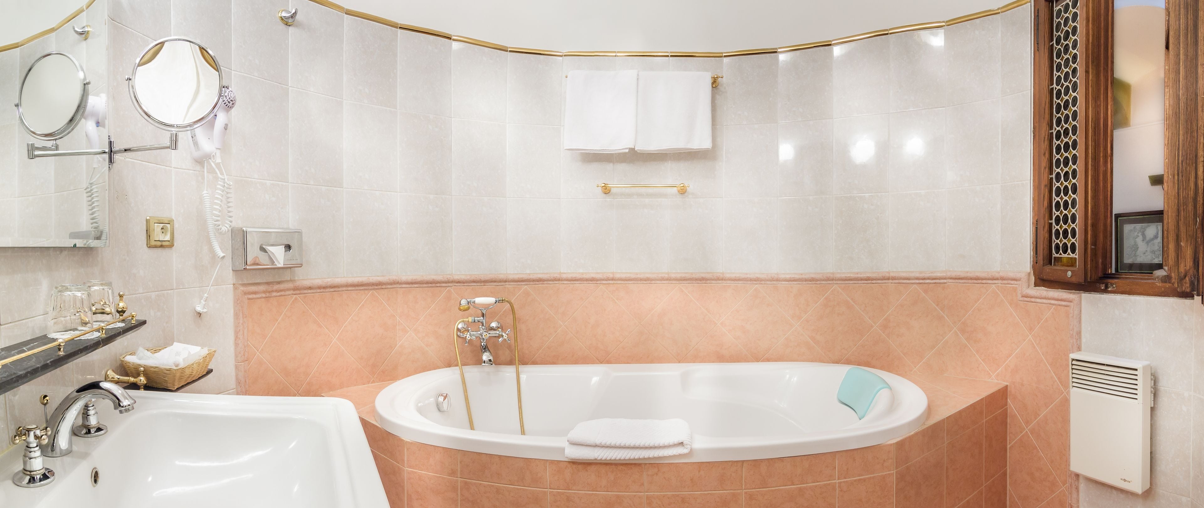 deluxe double or twin room | bathroom | free toiletries, hair dryer, towels