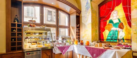 Daily buffet breakfast (CZK 450 per person)