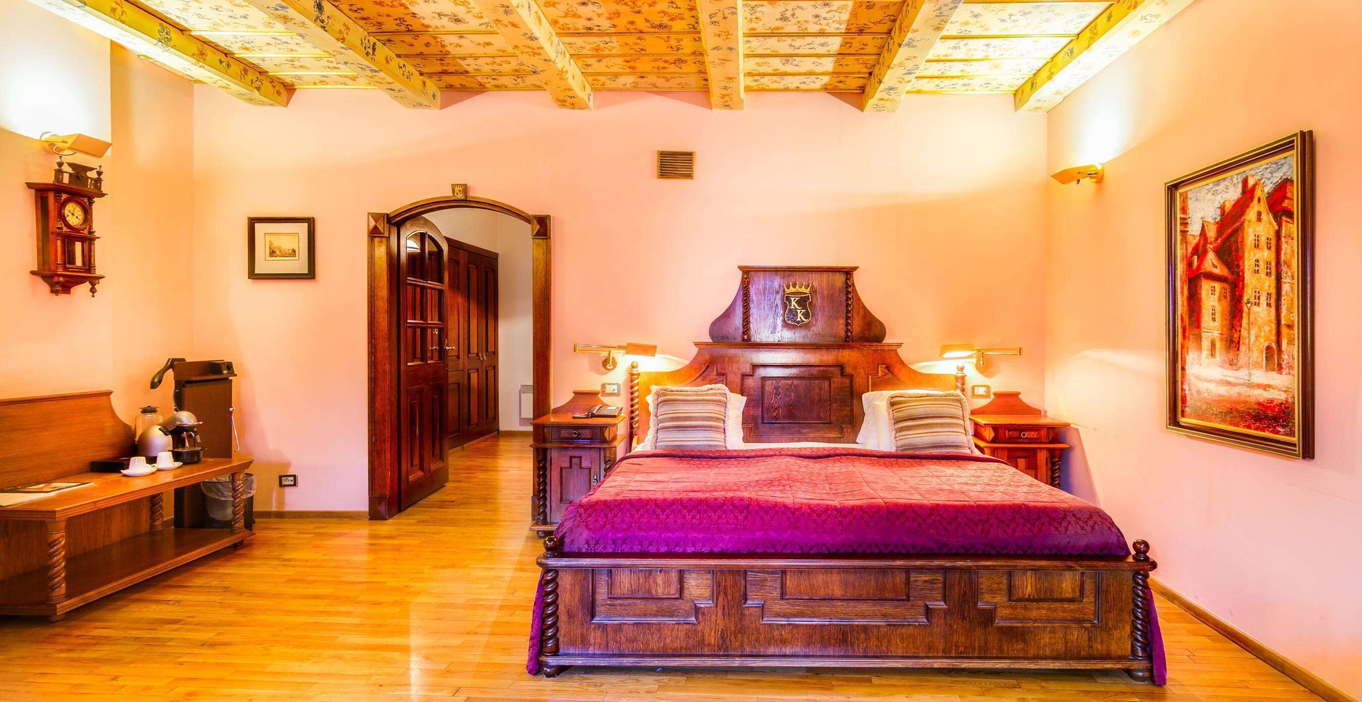 junior suite, 1 double bed, fireplace | 1 bedroom, minibar, in-room safe, desk