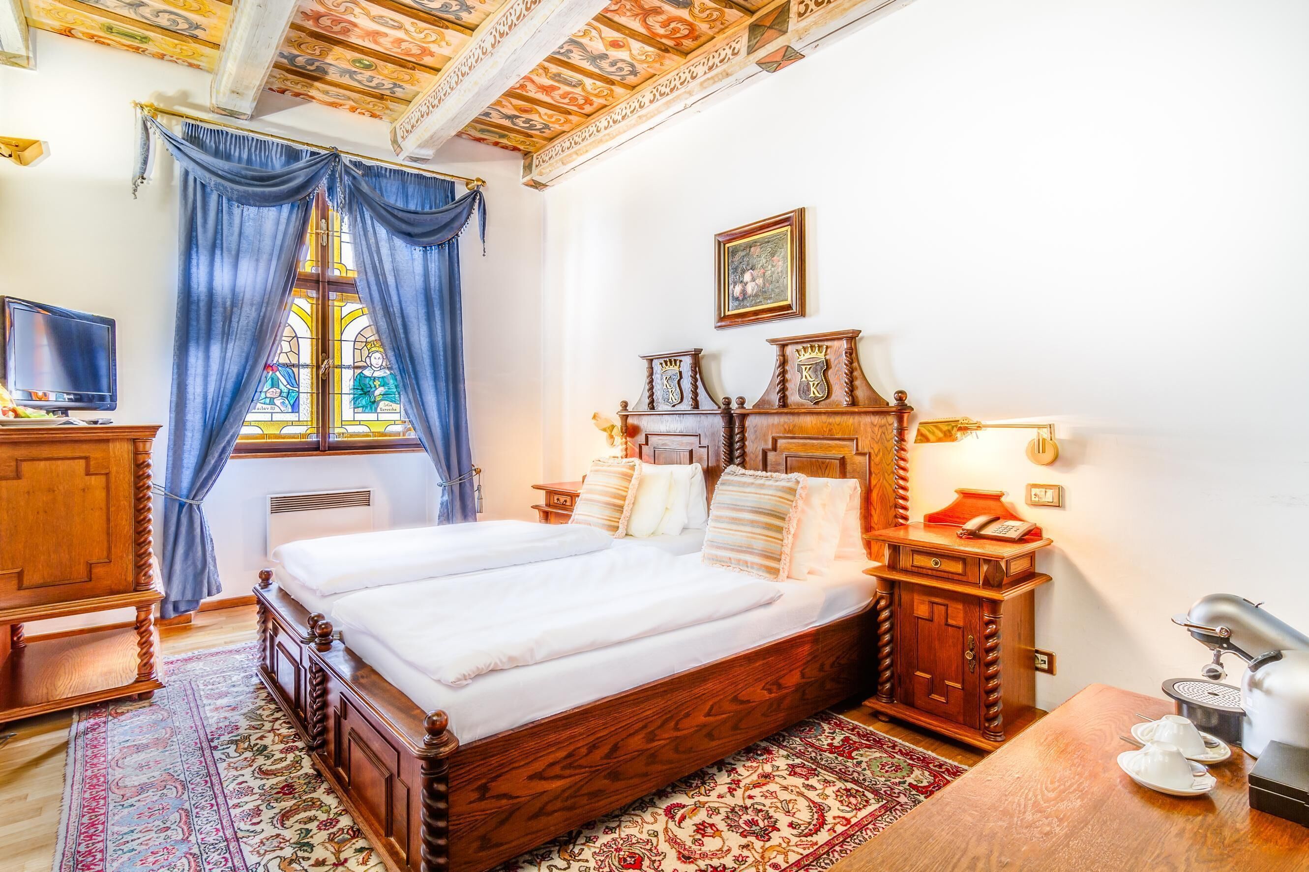 deluxe double or twin room | 1 bedroom, minibar, in-room safe, desk