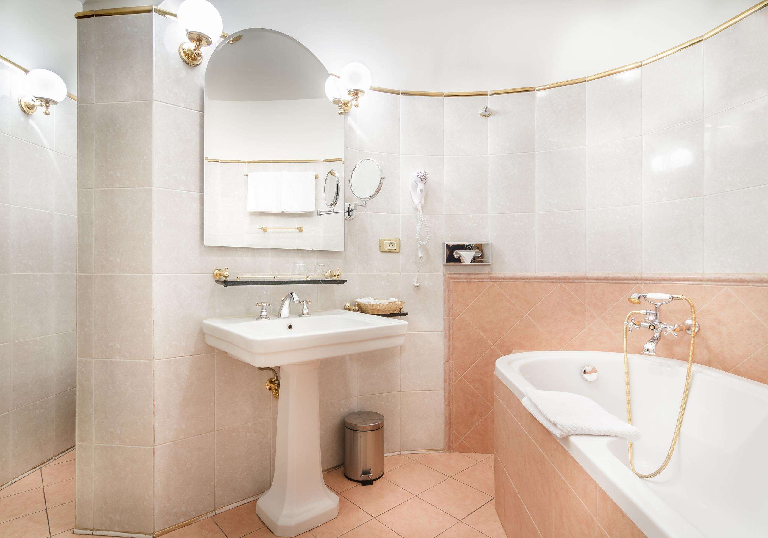 deluxe double or twin room | bathroom | free toiletries, hair dryer, towels