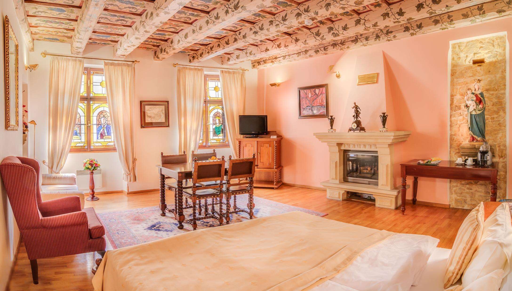 junior suite, 1 double bed, fireplace | 1 bedroom, minibar, in-room safe, desk