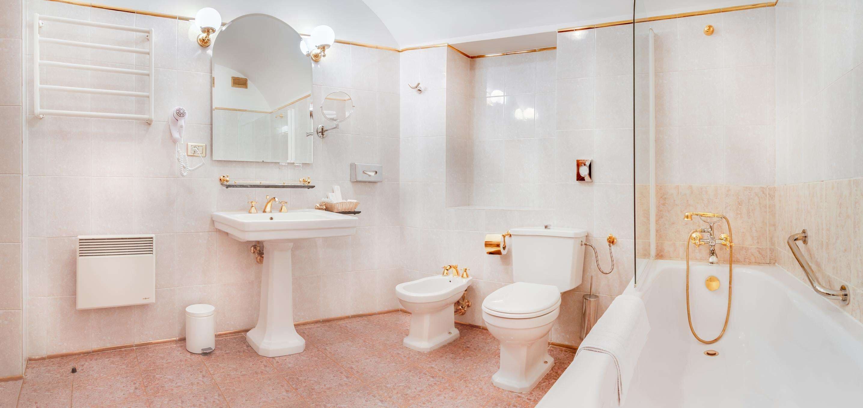 junior suite, 1 double bed, fireplace | bathroom | free toiletries, hair dryer, towels