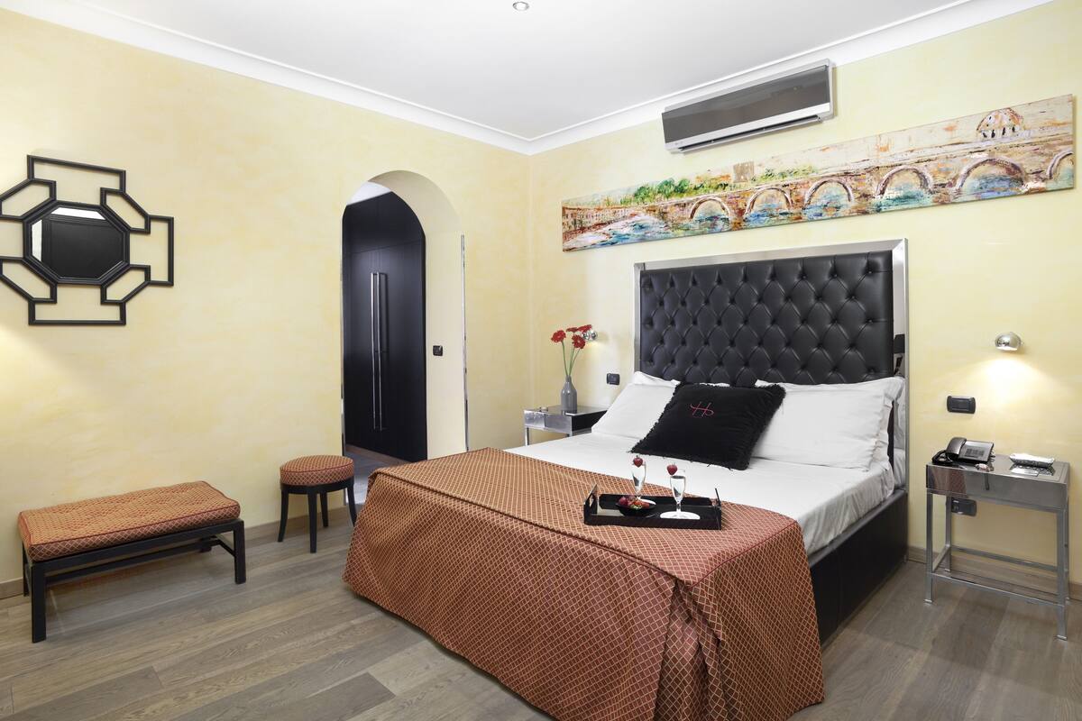 Ropa de cama de alta calidad y minibar 