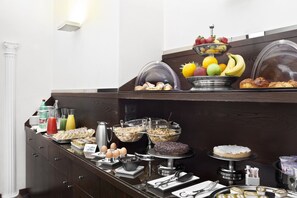 Tägliches großes Frühstück gegen Gebühr