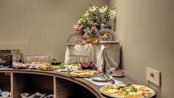 Desayuno continental (EUR 15 por persona)