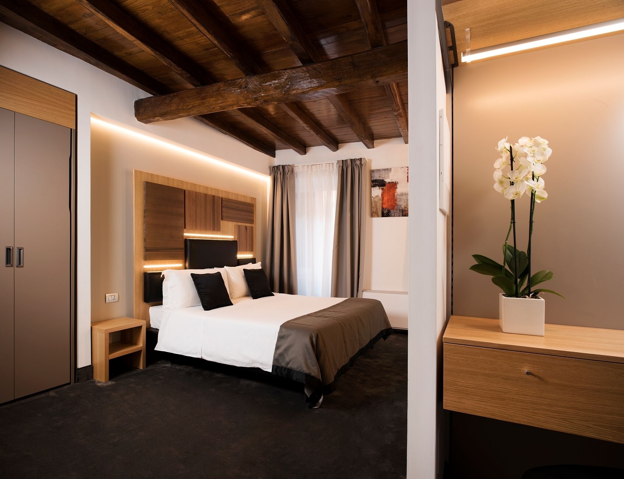 In-room safe, soundproofing, WiFi (free), bed sheets