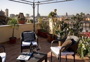 Standard Double Room | In-room safe, soundproofing, free WiFi, bed sheets