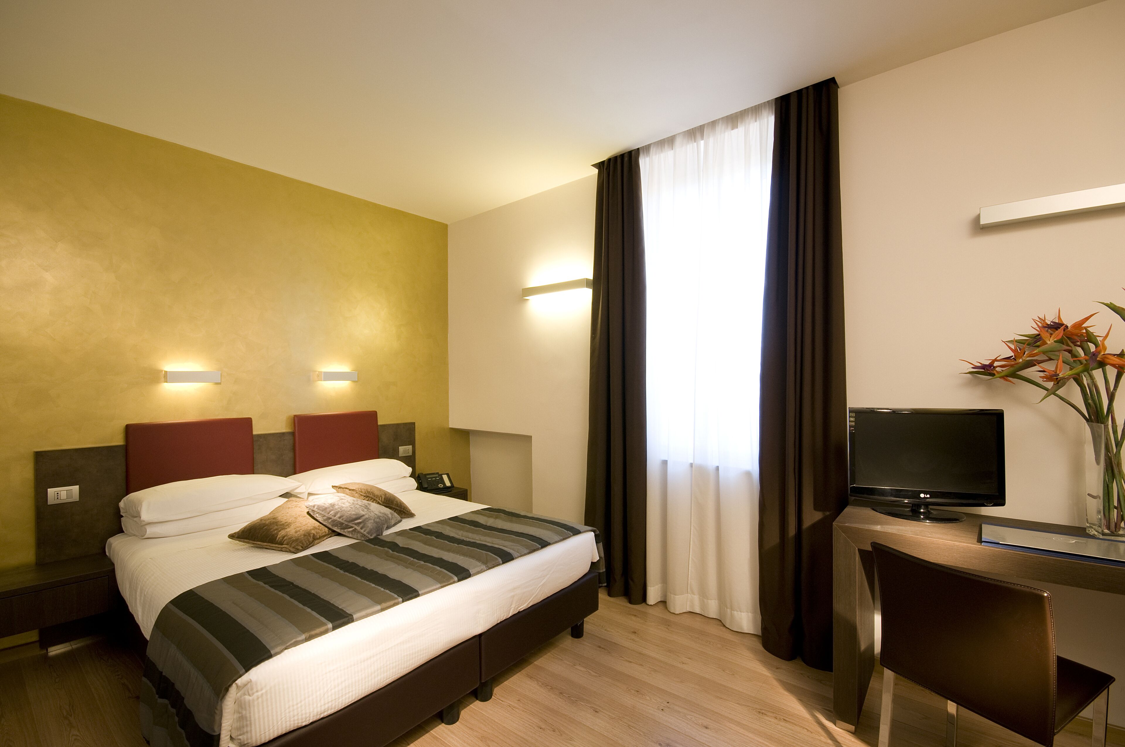 In-room safe, soundproofing, WiFi (free), bed sheets