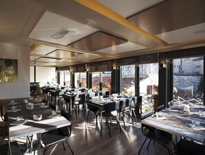 Desayuno buffet todos los días (con cargo) 