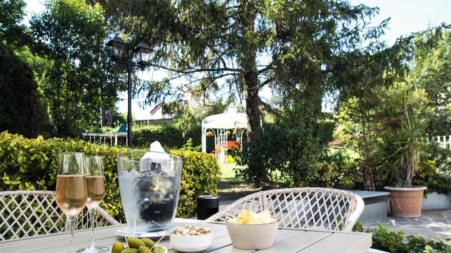Massimi City Garden Hotel