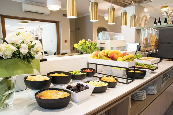 Tägliches inbegriffenes großes Frühstück