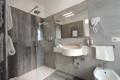 Family Room | Bathroom | Rainfall showerhead, eco-friendly toiletries, hair dryer, bathrobes