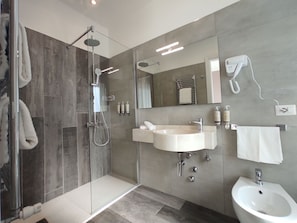 Family Room | Bathroom