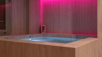Sauna seca, banheira de hidromassagem