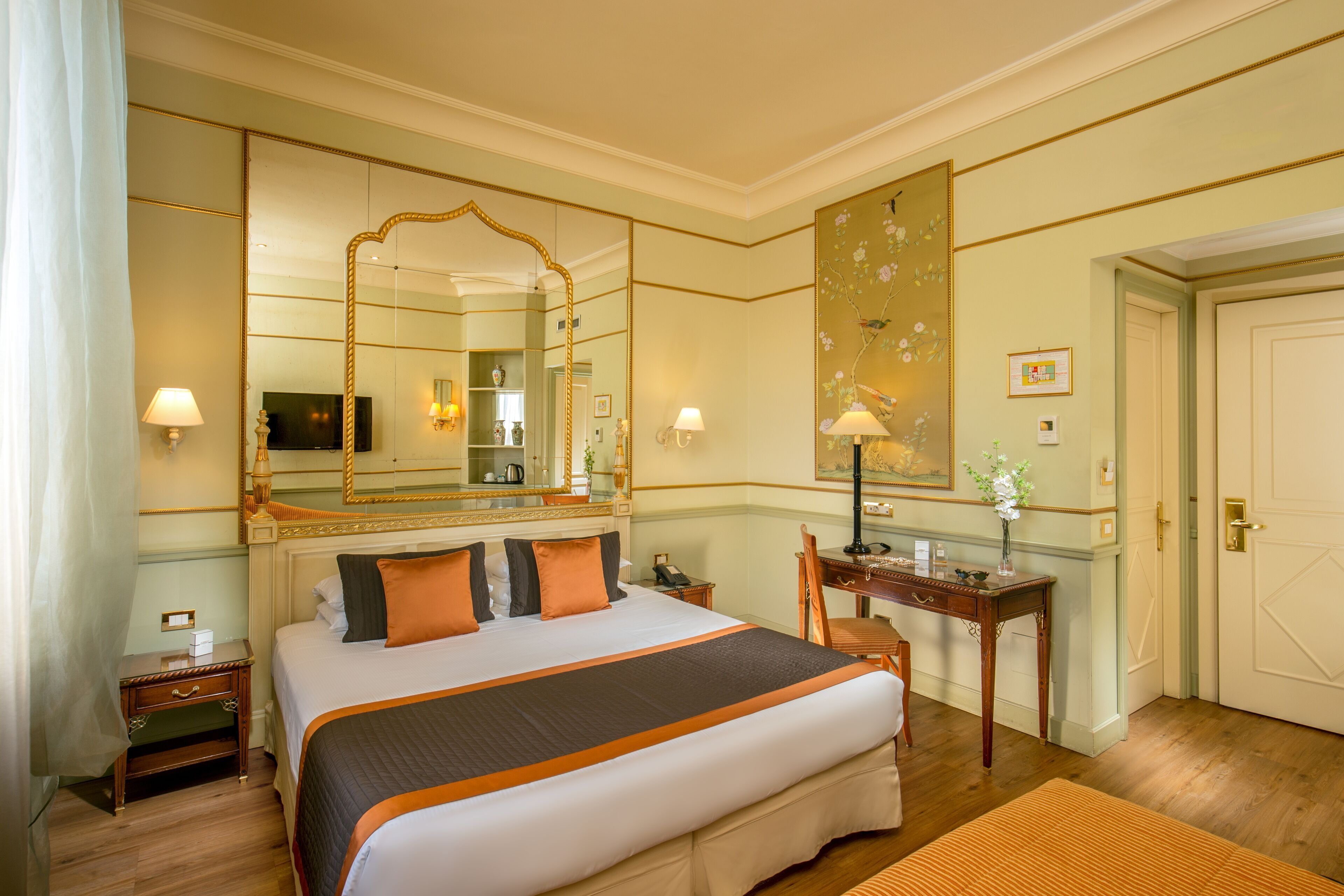 Premium bedding, minibar, in-room safe, desk