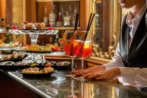 Breakfast, lunch and dinner served - Hotel Degli Aranci (Rome)
