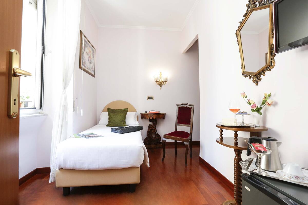 Economy Single Room, Annex Building | Premium bedding, minibar, in-room safe, desk