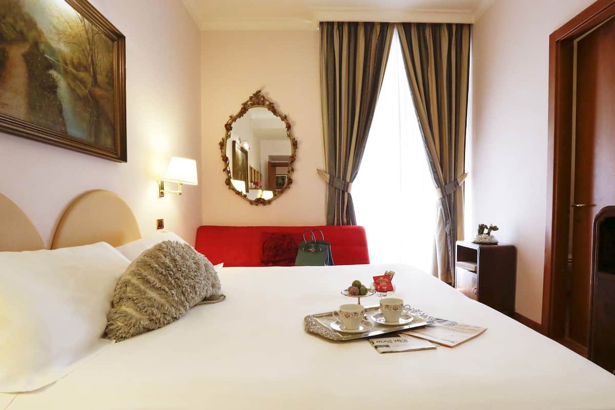 Triple Room, Annex Building | Premium bedding, minibar, in-room safe, desk