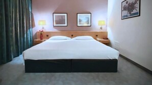 1 soverom, minibar, safe på rommet og skrivebord