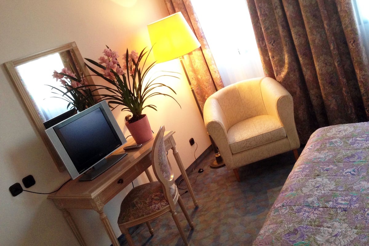 suite (senior suite) | 1 bedroom, minibar, in-room safe, desk