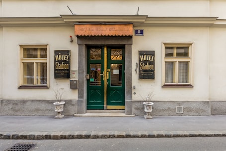 Facciata della struttura. Hotel Graf Stadion