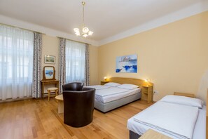 三人房 | 高級寢具、書桌、床單