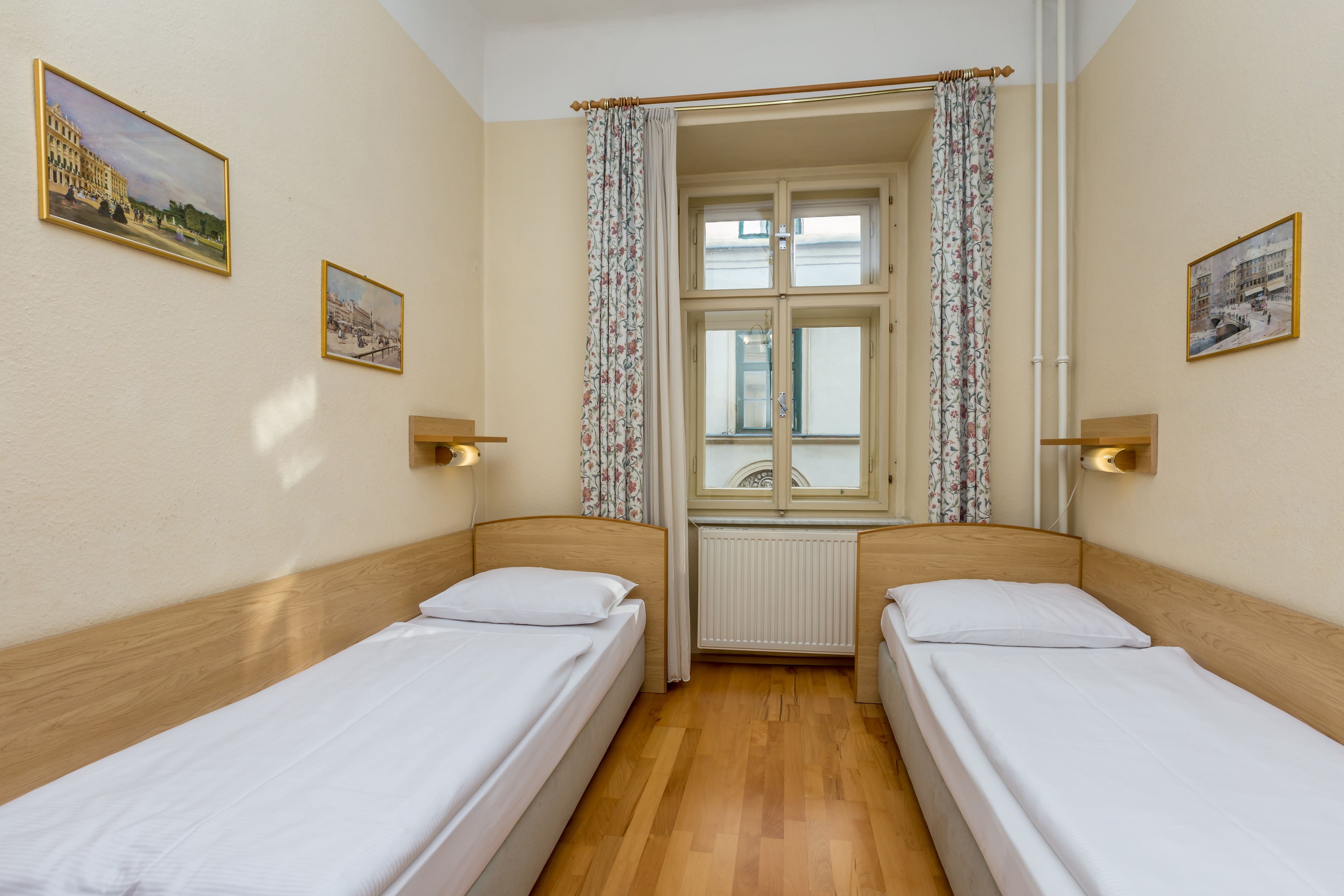 twin room | 1 bedroom, premium bedding, desk, bed sheets