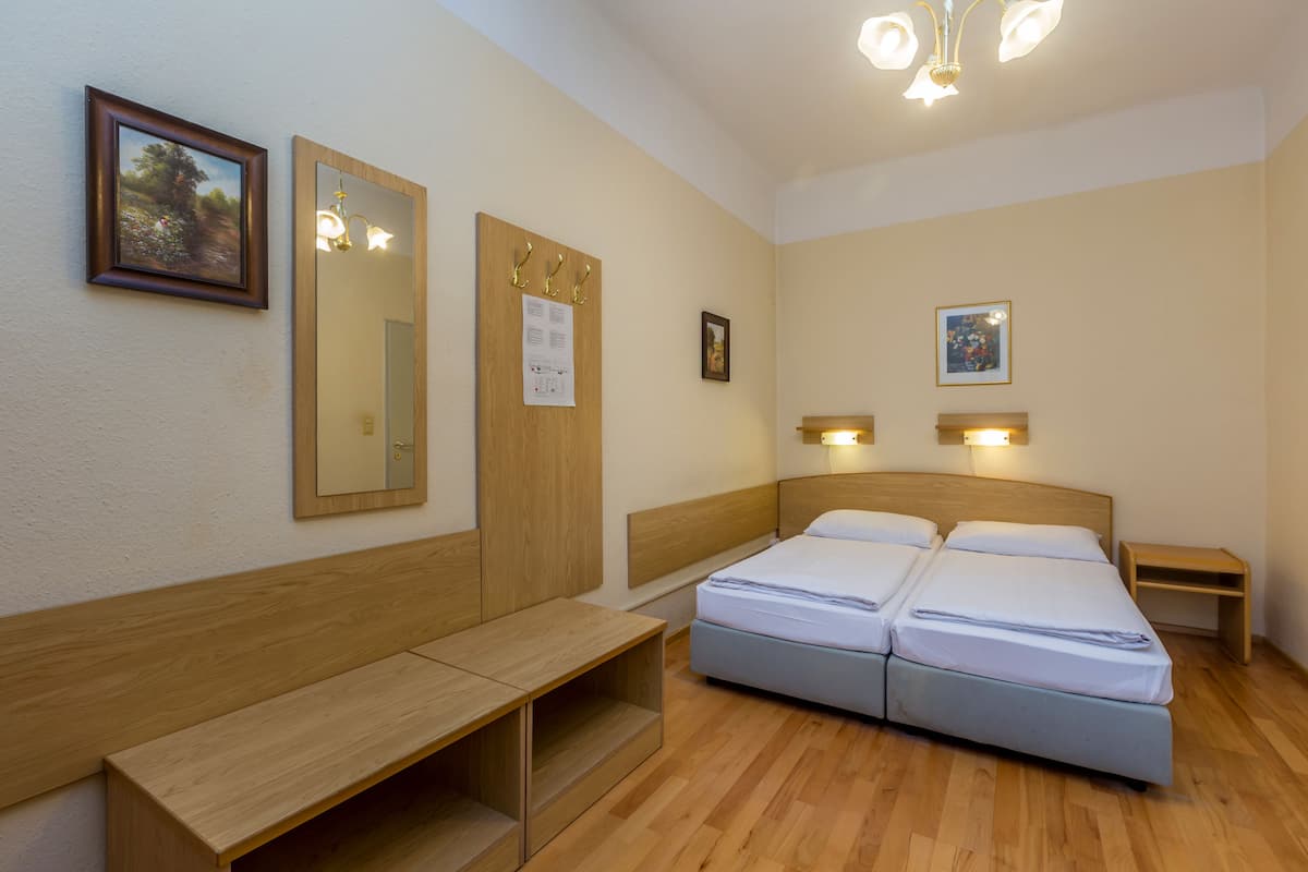 Double Room Small | Premium bedding, desk, bed sheets