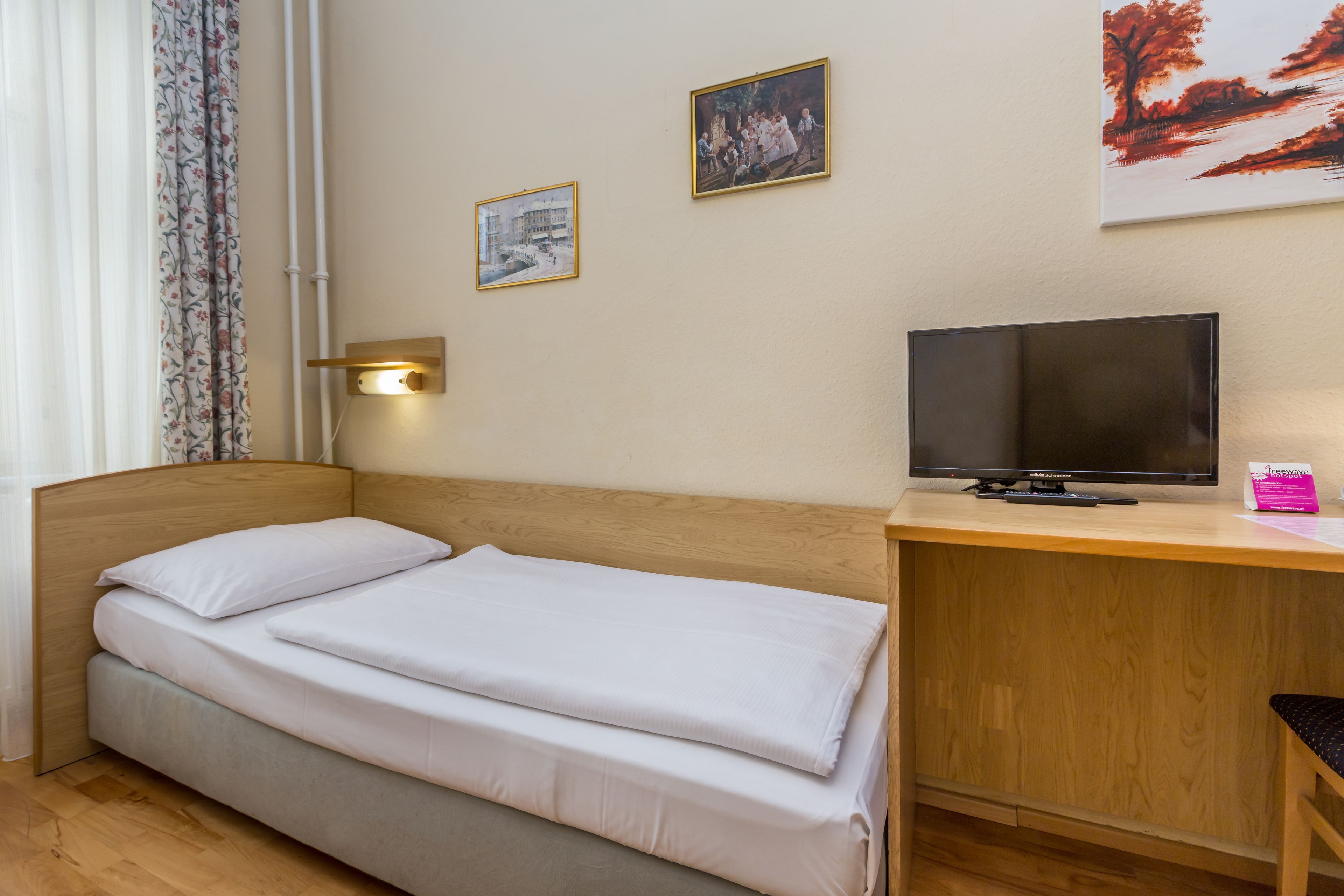twin room | 1 bedroom, premium bedding, desk, bed sheets