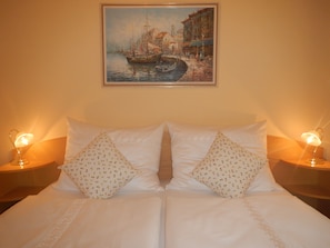 Double Room | 1 bedroom, premium bedding, desk, bed sheets