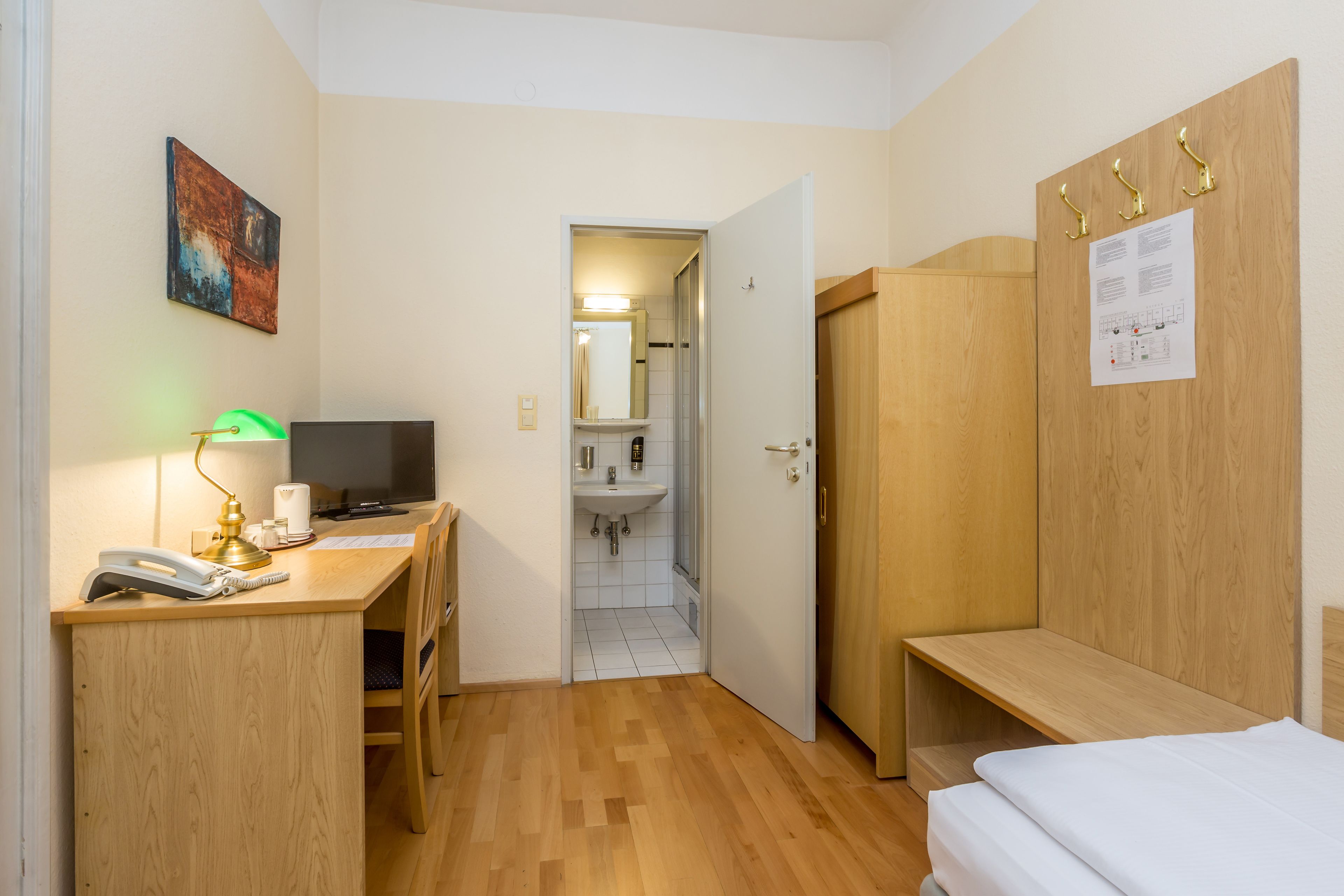 single room | 1 bedroom, premium bedding, desk, bed sheets