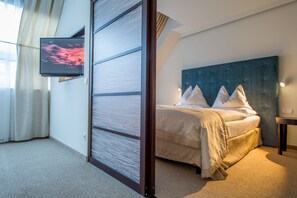 Deluxe Suite | 1 bedroom, hypo-allergenic bedding, minibar, in-room safe - Starlight Suiten Hotel Salzgries (Vienna)