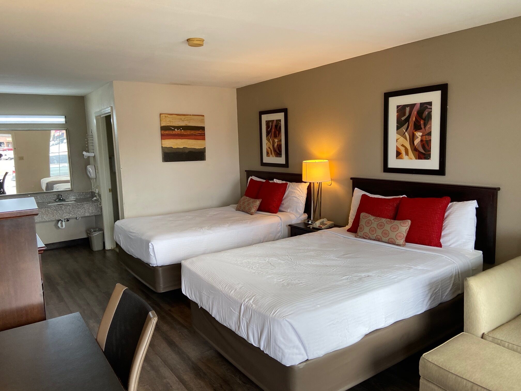 デスク、WiFi (無料)、ベッドシーツ