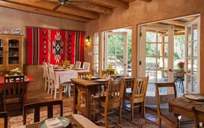 Free daily full breakfast - Casa Escondida Bed & Breakfast (Chimayo)