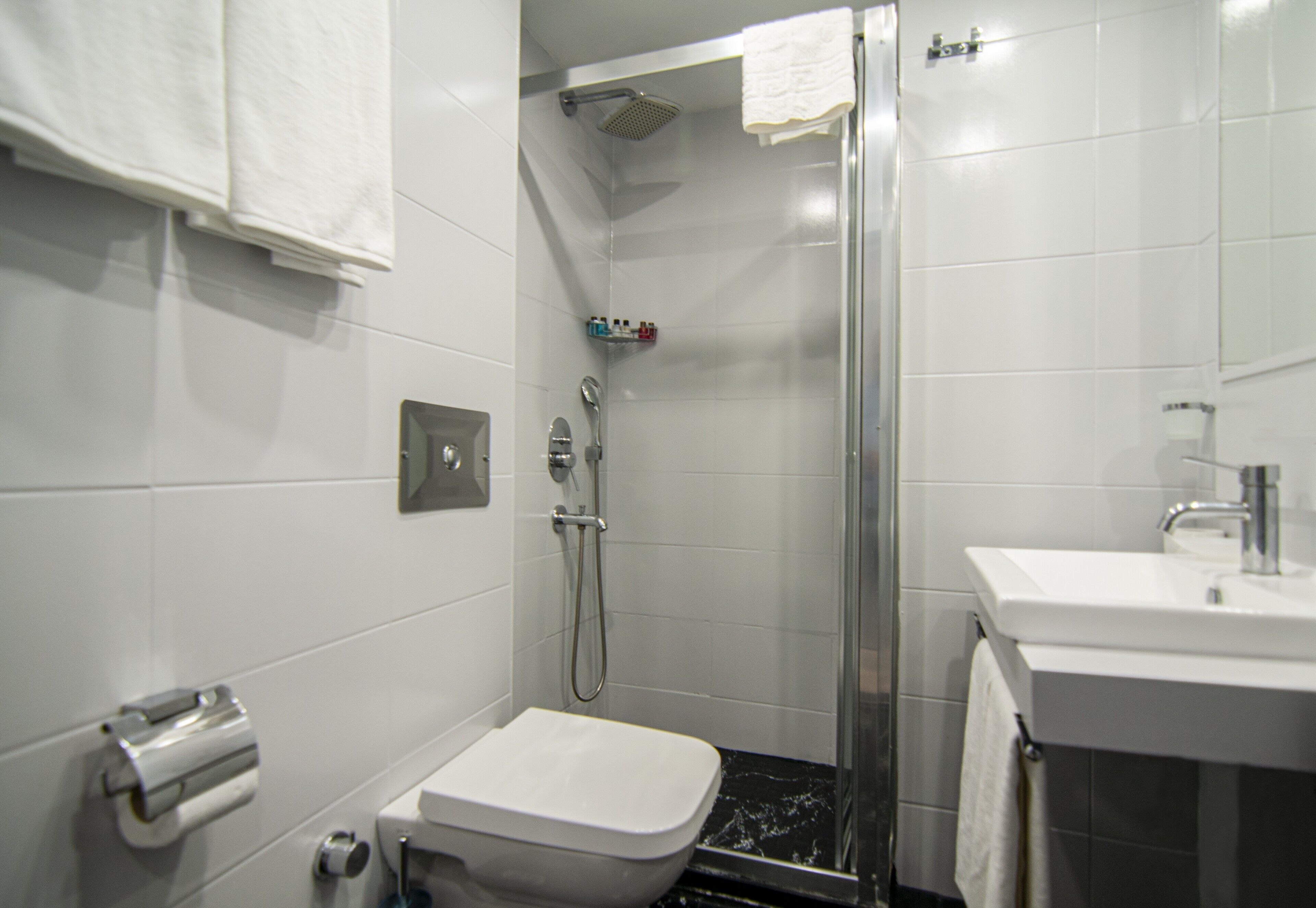 rainfall showerhead, free toiletries, hair dryer, slippers