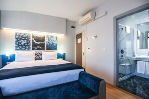 Deluxe Double Room, 1 King Bed | Premium bedding, minibar, in-room safe, desk