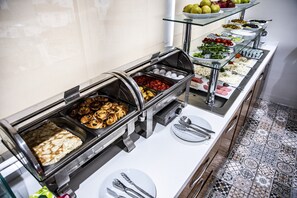 Breakfast buffet - Lapis Inn Hotel & Spa (Istanbul)
