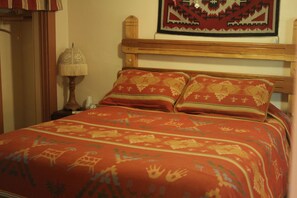 Standardzimmer, 1 Queen-Bett (Room 6) | Individuell dekoriert, individuell eingerichtet